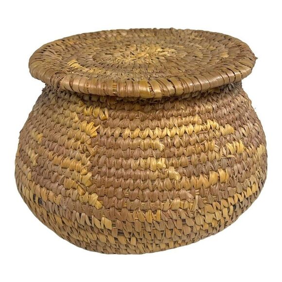Pine Straw Small Tightly Woven Grass Rafia Bowl Catch All Basket Lid 3.75” VTG